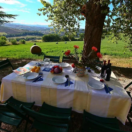 Belvilla By Oyo Casolare Due Сasa de vacaciones Chioano